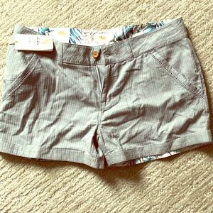 Mountain khaki shorts